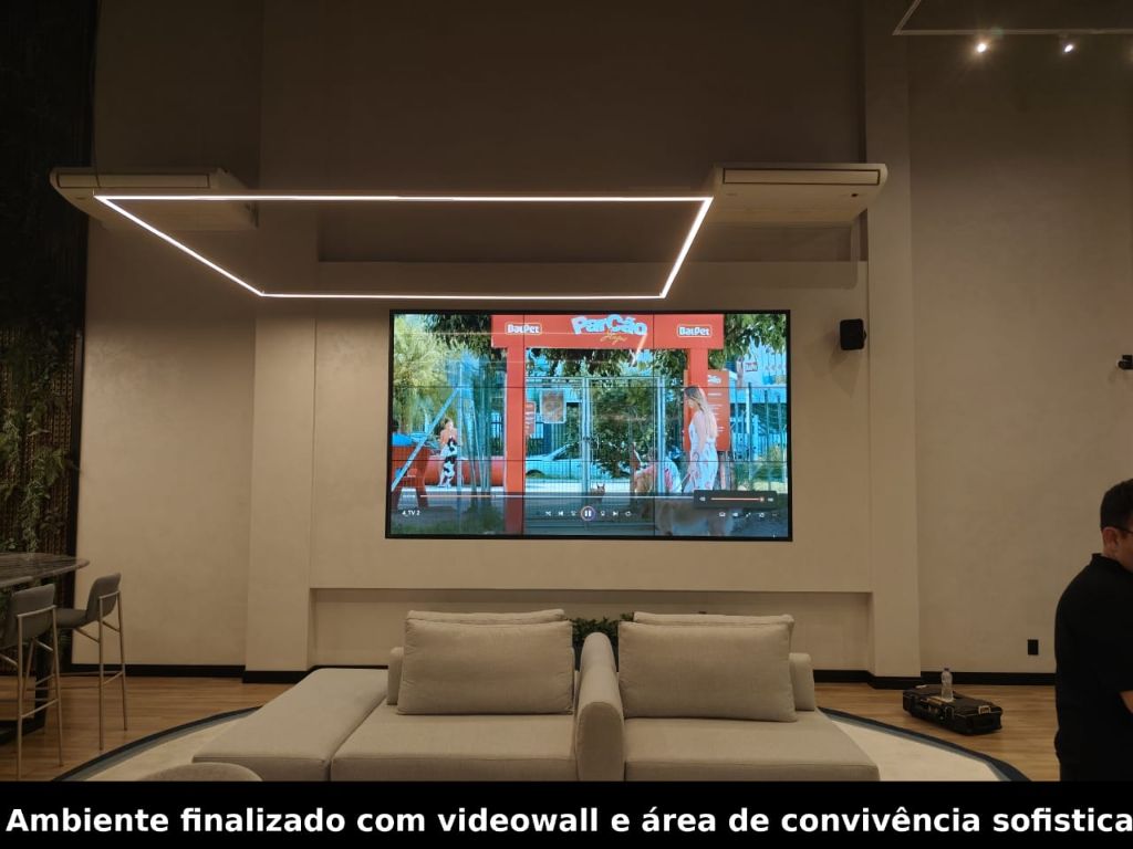 Sala de convivência com videowall instalado pela Argel